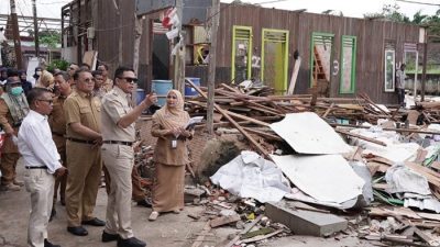Walikota Samarinda Tinjau Pembongkaran Bangunan di Pinggiran SKM