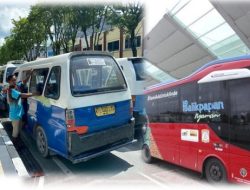 Supir Angkot Kota Balikpapan Demo Tolak Bus Gratis