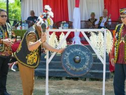 Sekda Kaltara Buka Pagelaran Seni Budaya Dayak dan Pekenu’