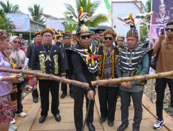 Gubernur Buka Mubes Dayak Belusu ke-8 di Desa Kalembunan