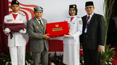 Gubernur Zainal Paliwang Bawa Duplikat Bendera Pusaka ke Kaltara