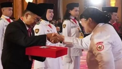 Pj Gubernur Kaltim Terima Duplikat Bendera Pusaka dari BPIP