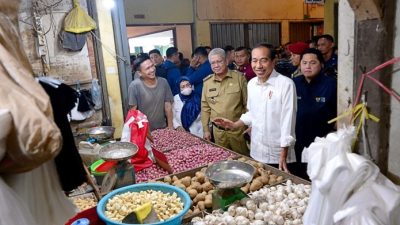 Tinjau Pasar Mawar Pontianak, Jokowi Bilang Harga Stabil