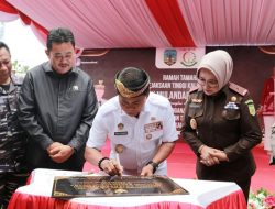 Gubernur Kaltara Tandatangani Prasasti Peresmian Gedung Kejati