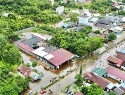 1.600 Paket Makanan dari Kemensos untuk Pengungsi Banjir di Murung Raya