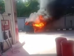 Mobil Terbakar di SPBU Sungaijelai, Warga Heboh