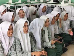 Edukasi Berkendara Aman di SMA Mujahidin Pontianak