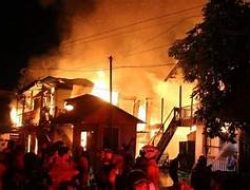 Kebakaran Melanda Balikpapan, Bangunan Dua Lantai Ambruk