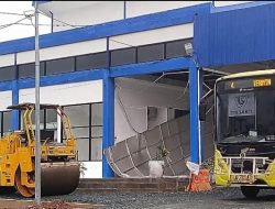 Plafon Terminal Soemarsono Roboh Akibat Cuaca Ekstrem