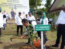 Pj Gubernur Kaltim Luncurkan Gerakan Satu Siswa Satu Pohon