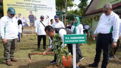 Pj Gubernur Kaltim Luncurkan Gerakan Satu Siswa Satu Pohon