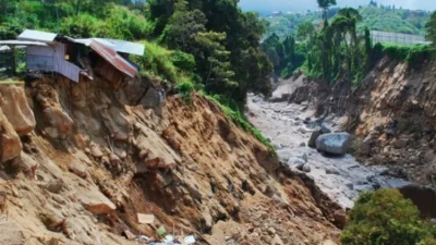 Satu Keluarga Tewas Tertimbun Longsor di Tarakan