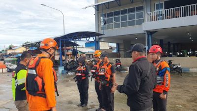 Persiapan Basarnas unutk mencari nelayan yang hilang di perairan Teritip.