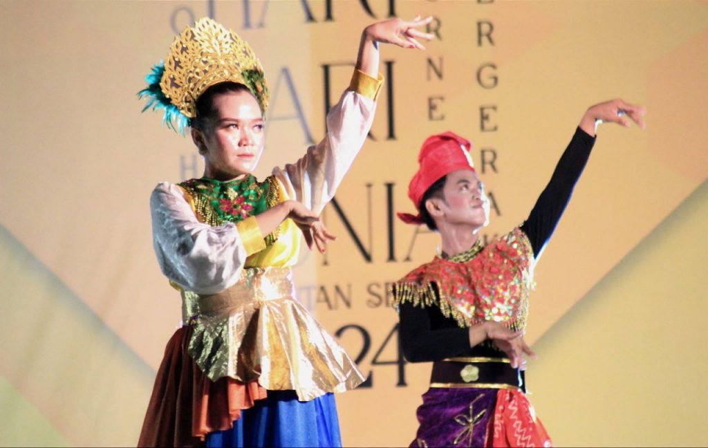 Peringati Hari Tari Sedunia, Ratusan Penari Tampil di Taman Budaya Kalsel