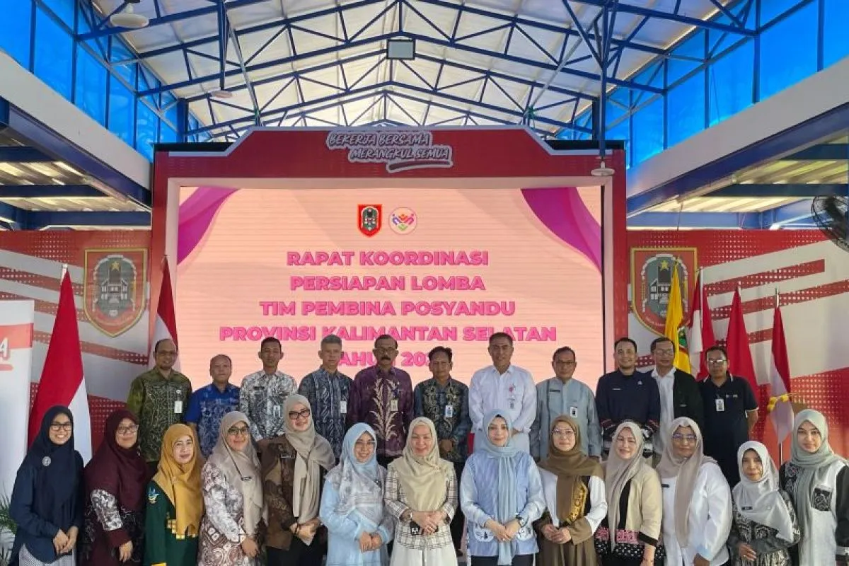 Istimewa - Ketua TP Posyandu Kalsel Hj Fathul Jannah Muhidin Beri Arahan dalam Rapat Pemantapan 6 SPM