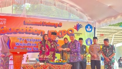 Bupati Tanah Laut Kalimantan Selatan, H. Rahmat Trianto Buka Education Expo 2025