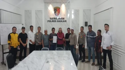 Polres Banjar mediasi kasus pengancaman warga Desa Mangkauk oleh sekelompok orang.