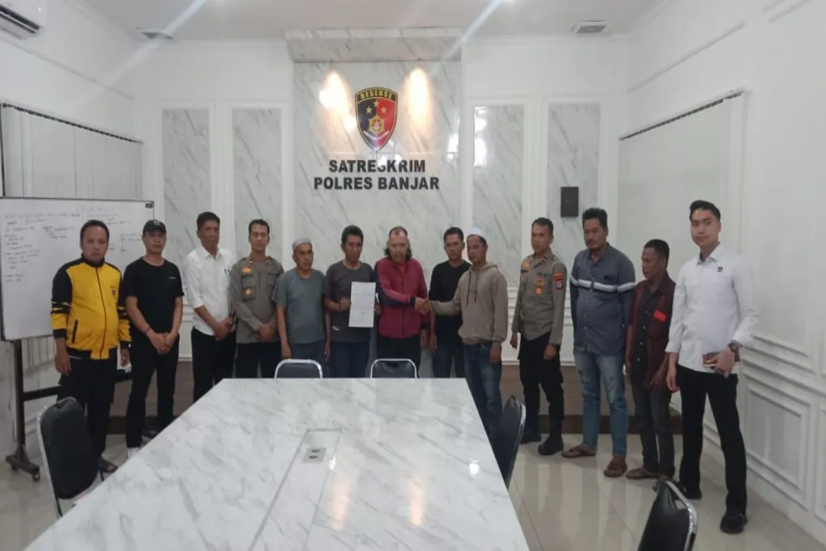 Polres Banjar mediasi kasus pengancaman warga Desa Mangkauk oleh sekelompok orang.
