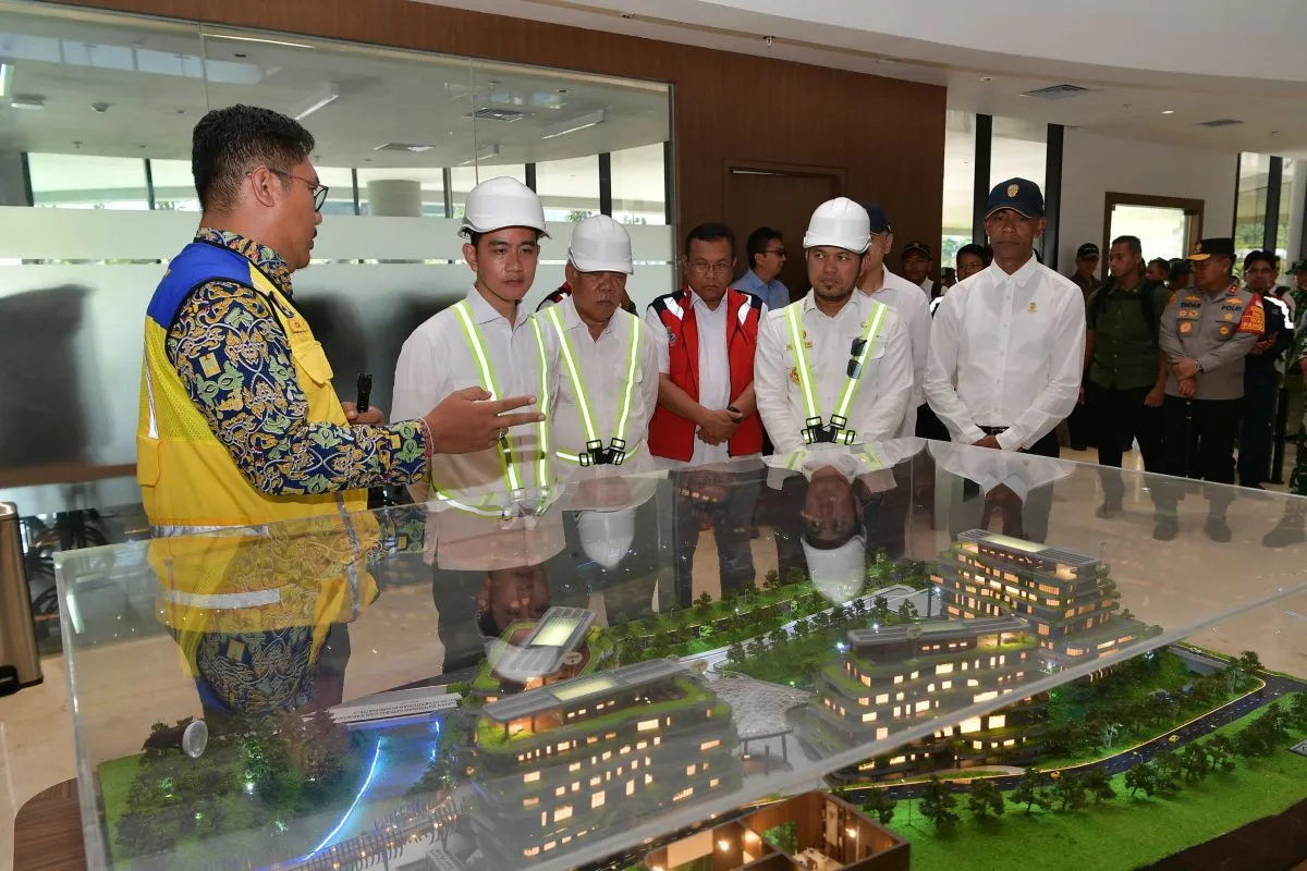 Istimewa - Wakil Presiden RI Gibran Rakabuming Raka (kedua dari kiri) saat meninjau progres pembangunan di Ibu Kota Nusantara (IKN), Kalimantan Timur.