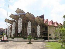 Rapat Dengar Pendapat DPRD Kaltim: SMA Negeri 10 Samarinda di Persimpangan Hukum dan Masa Depan Pendidikan