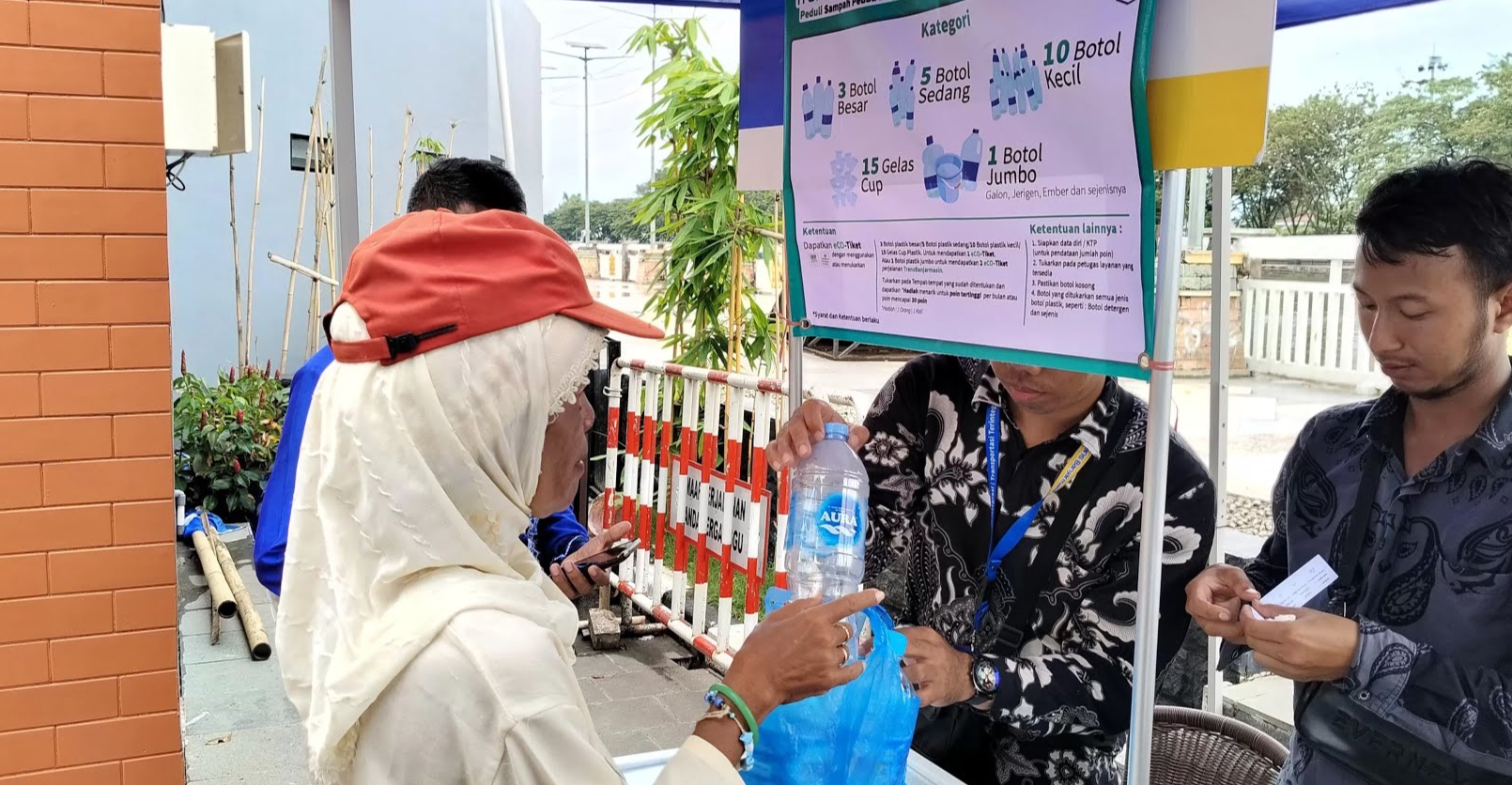 Banjarmasin terapkan eco tiket, bayar angkutan umum dengan botol bekas