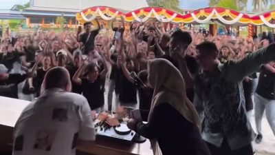 Istimewa - Tangkapan layar memperlihatkan aksi DJ dan saweran yang diduga melibatkan pegawai SMK Negeri 1 Tapin Selatan.