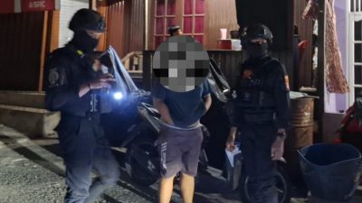 pelaksanaan patroli, petugas Sat Samapta berhasil mengamankan dua pemuda di kawasan Gunung Bugis yang kedapatan membawa 23 paket mencurigakan dalam bungkus rokok
