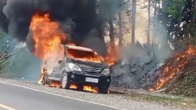 Ilustrasi - Mobil merek Toyota Avanza yang terbakar usai mengisi BBM di SPBU Kasarangan