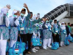 Bupati Tapin Lepas 135 Calon Haji, Kloter BDJ-07 Menuju Tanah Suci