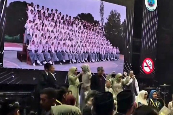 Tangkapan layar video Viral Perpisahan SMAN 1 Sungai Tabuk di Klub Malam