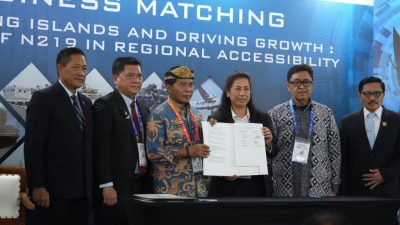 Gubernur Zainal Teken MoU dan LoI Pengembangan Pesawat N219 Amfibi