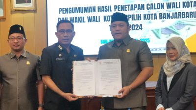 Arsip foto - enyerahan naskah paripurna pengumunan hasil penetapan Calon Wali Kota dan Wakil Wali Kota Terpilih Kota Banjarbaru kepada pasangan nomor urut 1 Hj Erna Lisa Halaby – Wartono