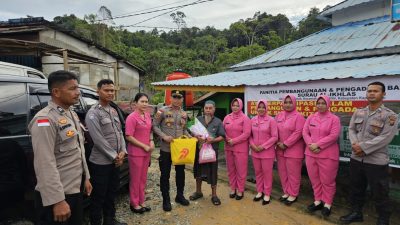 Istimewa - Polsek Silat Hilir melaksanakan kegiatan pembagian bantuan sosial (bansos) kepada warga kurang mampu di wilayah Kecamatan Silat Hilir.