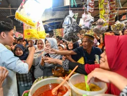 Wapres Gibran Kunjungi Pasar Rakyat Tabalong, Disambut Antusias Warga