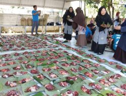 UPZ Al Khair Barabai Sembelih 12 Hewan Kurban, Bagikan 1.040 Paket Daging ke Warga Sekitar