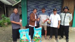 DORONG KETAHANAN PANGAN, DPKP KALSEL SALURKAN 21 TON PUPUK KE PETANI KOTABARU
