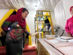 Dorong Ekonomi Kreatif: Bupati Landak Tinjau Produk Unggulan UMKM di Pameran MTQ Kalbar