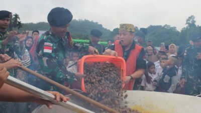 Kuali Merah Putih Bobon Santoso di Perbatasan Kapuas Hulu: Masak Akbar dan Ratusan Sembako Bangkitkan Semangat Kebangsaan