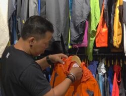Pedagang Thrifting Khawatir Gulung Tikar Imbas Rencana Pemerintah Perketat Impor Pakaian Bekas Ilegal