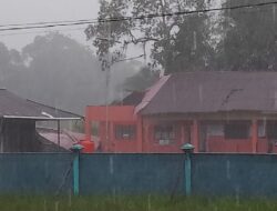 Pasca Atap Madrasah Tsanawiyah di Simpang Kanan Roboh, Polres Kubu Raya Ingatkan Warga Waspada Cuaca Ekstrem