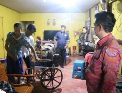 Tertimpa Pohon Saat Angin Kencang, Lie Hong Warga Siantan Hilir Terima Bantuan Kursi Roda dari Wakil Wali Kota