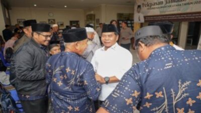 Gubernur Zainal Lepas 53 Jamaah Umrah Penerima Penghargaan ke Tanah Suci