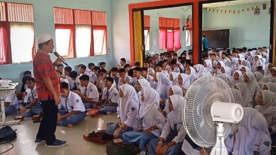 Disdikbud Sambas Hadirkan Museum Keliling di SMKN 2 Teluk Keramat