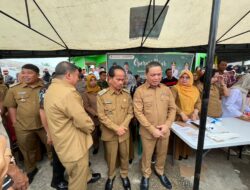 Gubernur Ria Norsan Buka Operasi Pasar Murah di Sintang