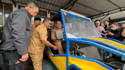 MEMBANGGAKAN Ria Norsan Jajal Mobil Listrik Rakitan Pelajar SMKN 1 Sintang