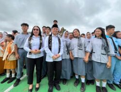 Tinjau Lab Pemasaran Digital SMKN 1 Sanggau, Ria Norsan Dorong Penguatan Pendidikan Berbasis IT