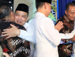 Ria Norsan Sambut Masyarakat Kalbar Saat Open House Idul Fitri 1447 H