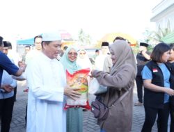 Ria Norsan Buka Operasi Pasar untuk Stabilisasi Harga dan Kendalikan Inflasi di Mempawah