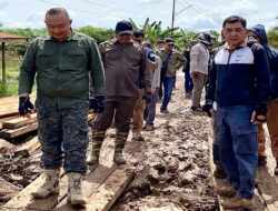 Tuntaskan Pembangunan Jalan Pelang–Sungai Kepuluk, Alexander Wilyo Taklukkan Medan Gambut
