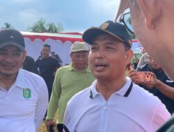 Jaga Daya Beli Masyarakat Perbatasan, Ria Norsan Gelar Pasar Murah di Temajuk